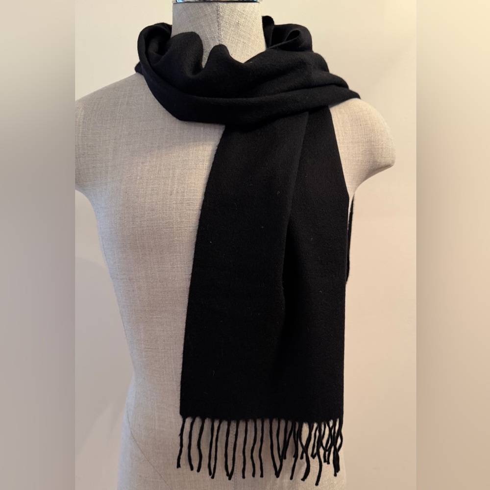 John W. Nordstrom Elegant Black Cashmere Scarf